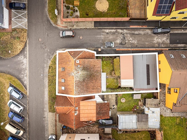 Prodej rodinného domu 160 m², pozemek 261 m² - foto 2
