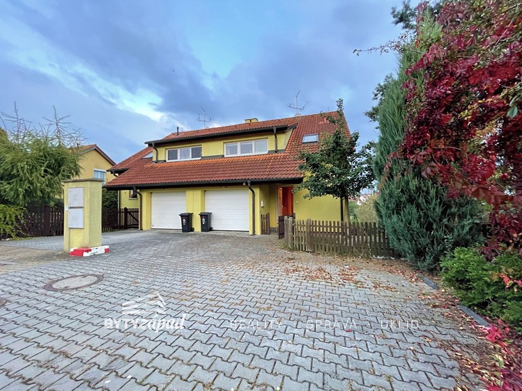 Prodej rodinného domu 155 m², pozemek 326 m² - foto 1