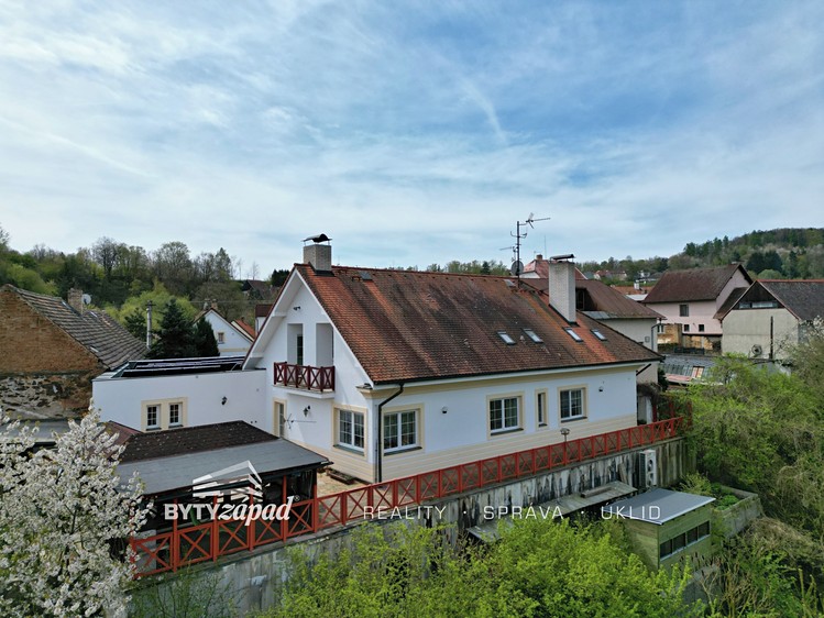 Prodej rodinného domu 602 m², pozemek 1 364 m² - foto 1