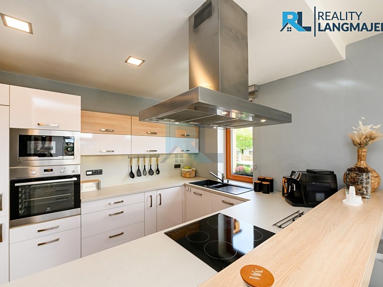 Prodej  rodinného domu 183 m², pozemek 724 m² - foto 8