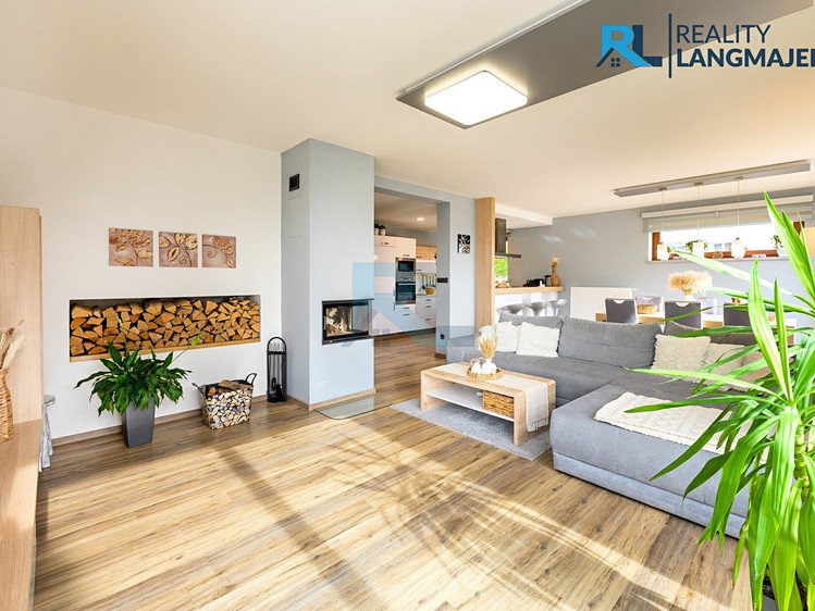 Prodej  rodinného domu 183 m², pozemek 724 m² - foto 7