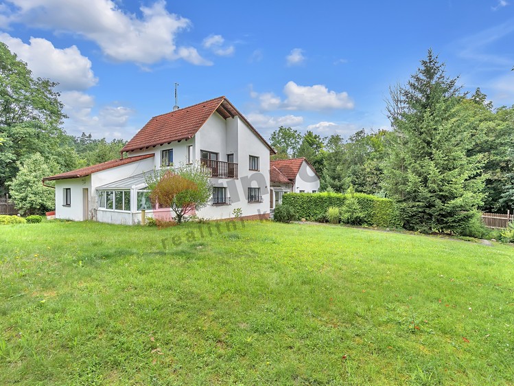Prodej rodinného domu 231 m², pozemek 77 689 m² - foto 1