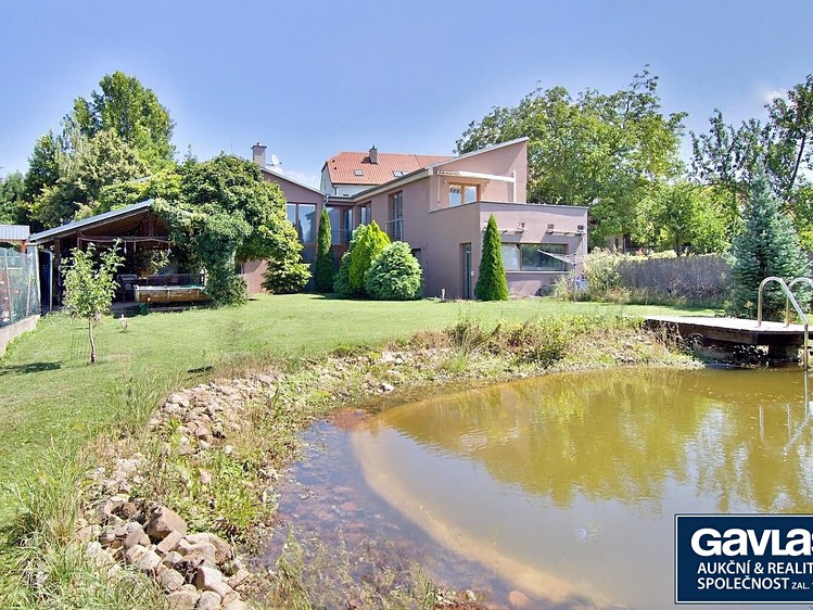 Dražba vily 397 m², pozemek 1 217 m² - foto 1