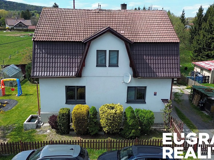 Prodej rodinného domu 216 m², pozemek 632 m² - foto 1