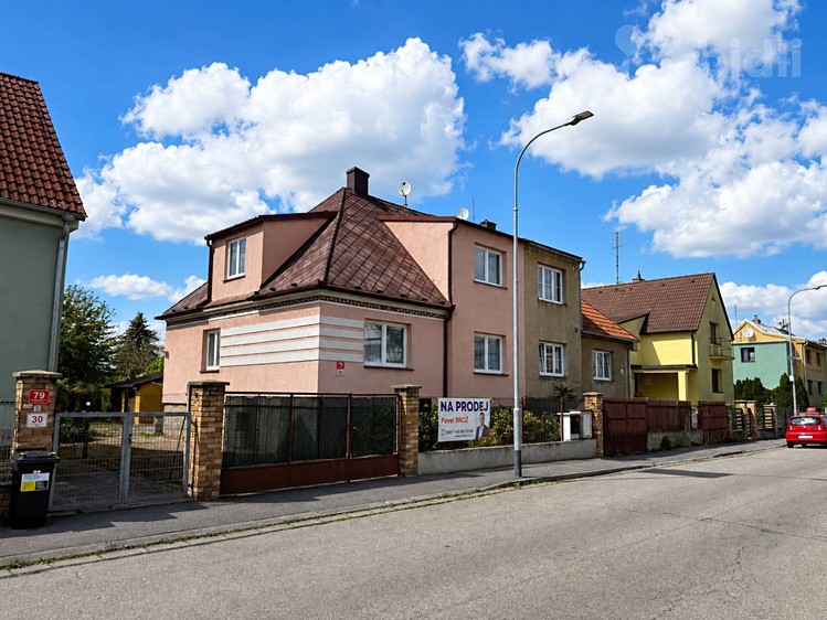Prodej rodinného domu 165 m², pozemek 685 m² - foto 1