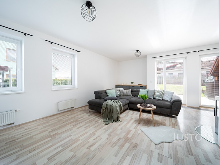 Prodej rodinného domu 141 m², pozemek 385 m² - foto 3