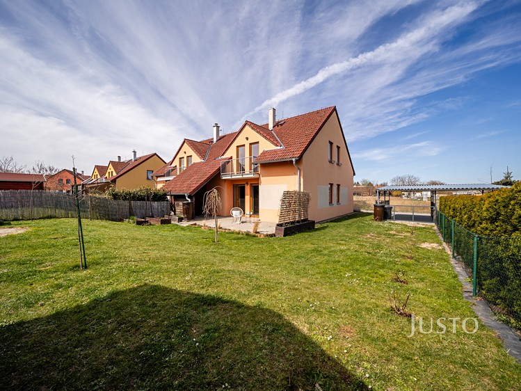Prodej rodinného domu 141 m², pozemek 385 m² - foto 1