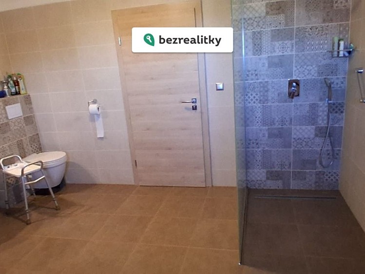 Prodej rodinného domu 318 m², pozemek 1 341 m² - foto 8