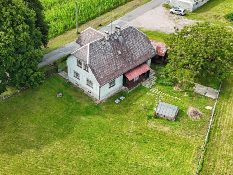 Prodej rodinného domu 253 m², pozemek 1 339 m² - foto 2