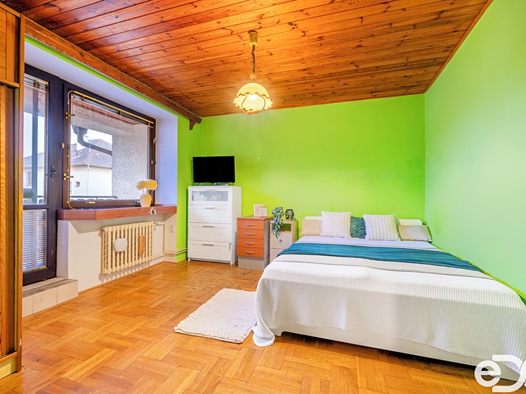 Prodej rodinného domu 210 m², pozemek 290 m² - foto 4