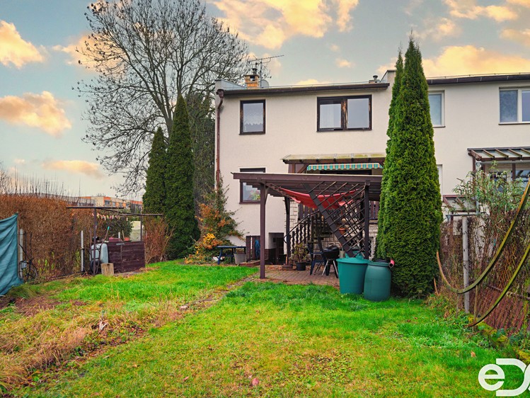 Prodej rodinného domu 210 m², pozemek 290 m² - foto 1
