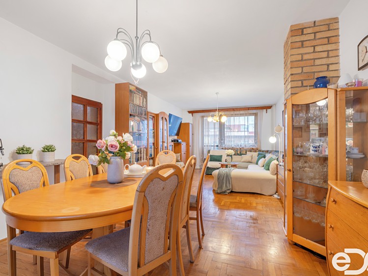 Prodej rodinného domu 210 m², pozemek 290 m² - foto 3