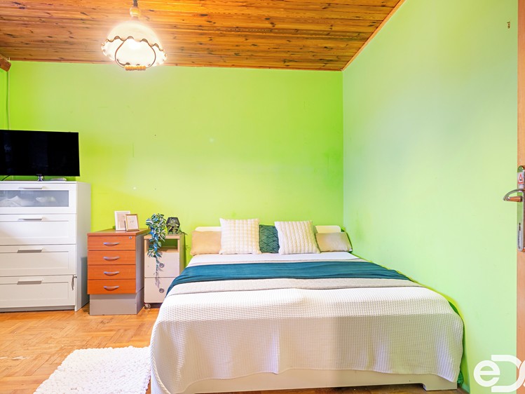 Prodej rodinného domu 210 m², pozemek 290 m² - foto 5