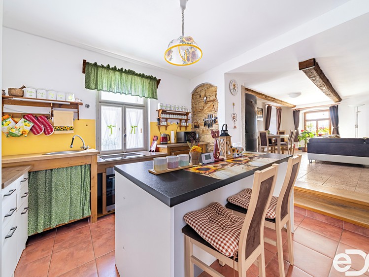 Prodej rodinného domu 180 m², pozemek 2 143 m² - foto 4