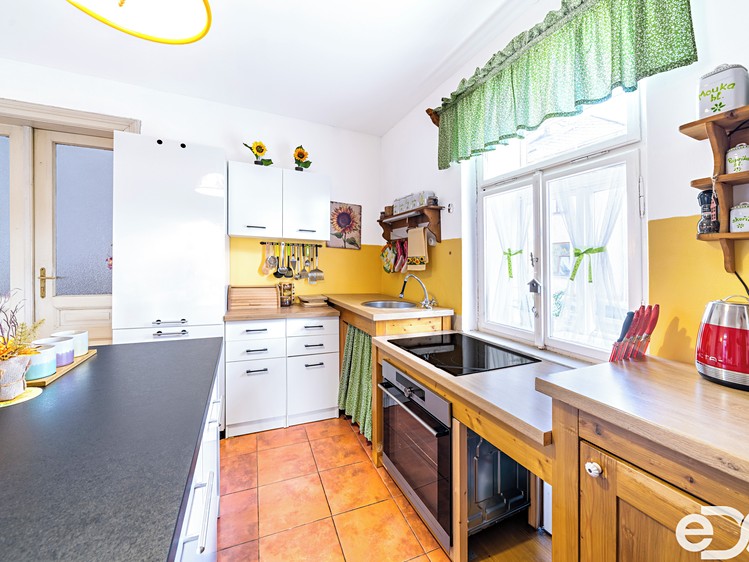 Prodej rodinného domu 180 m², pozemek 2 143 m² - foto 6