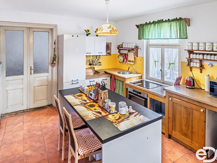 Prodej rodinného domu 180 m², pozemek 2 143 m² - foto 5