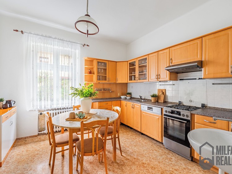 Prodej  rodinného domu 200 m², pozemek 635 m² - foto 6