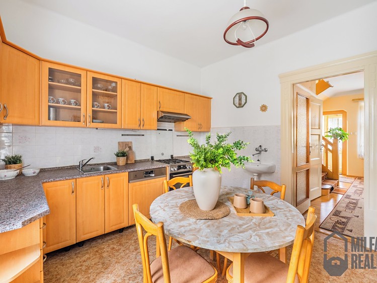 Prodej  rodinného domu 200 m², pozemek 635 m² - foto 7