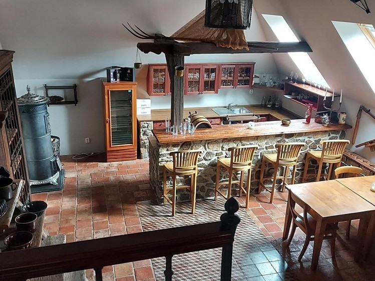 Prodej rodinného domu 2 500 m², pozemek 6 302 m² - foto 8