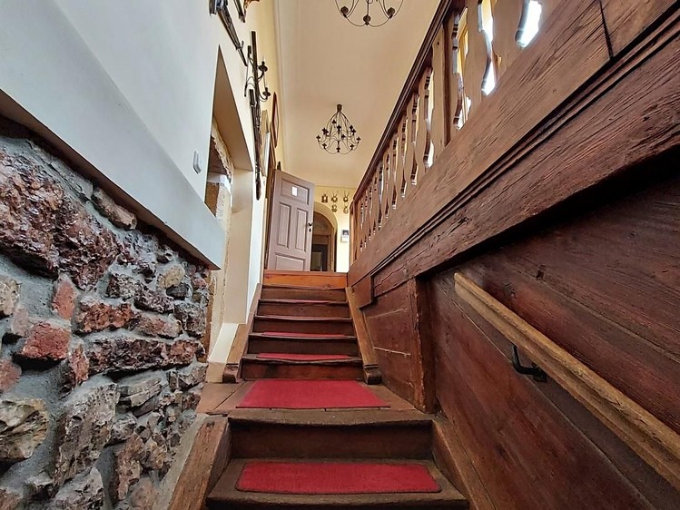 Prodej rodinného domu 2 500 m², pozemek 6 302 m² - foto 7