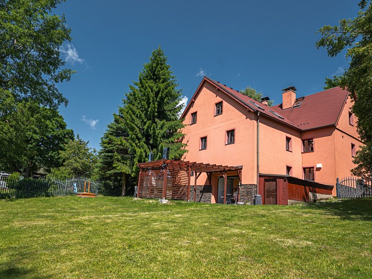 Prodej rodinného domu 320 m², pozemek 909 m² - foto 1