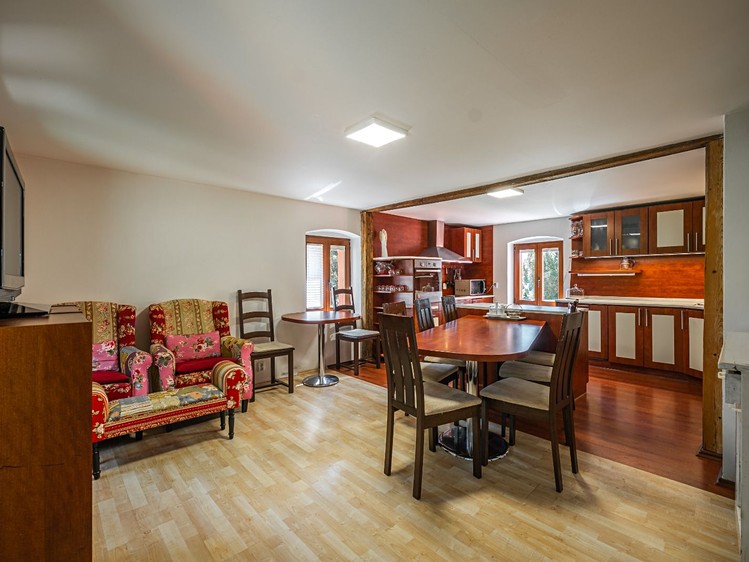 Prodej rodinného domu 320 m², pozemek 909 m² - foto 7