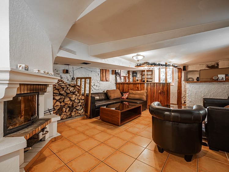Prodej rodinného domu 320 m², pozemek 909 m² - foto 5