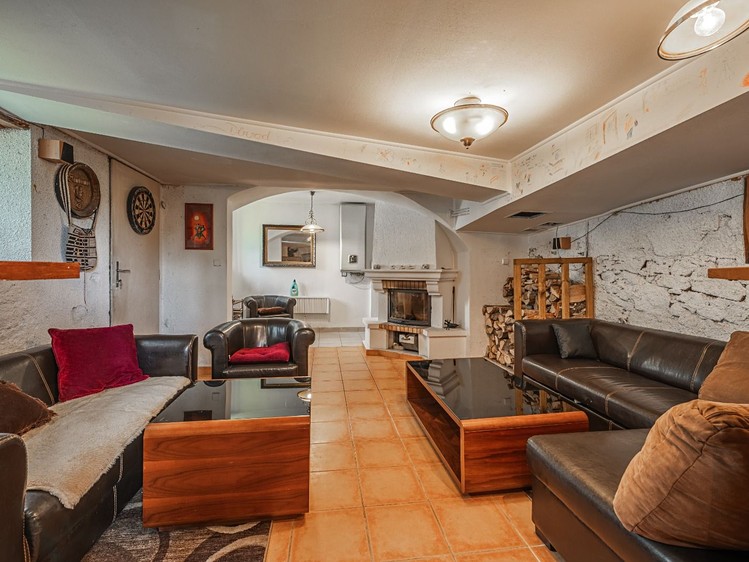Prodej rodinného domu 320 m², pozemek 909 m² - foto 6