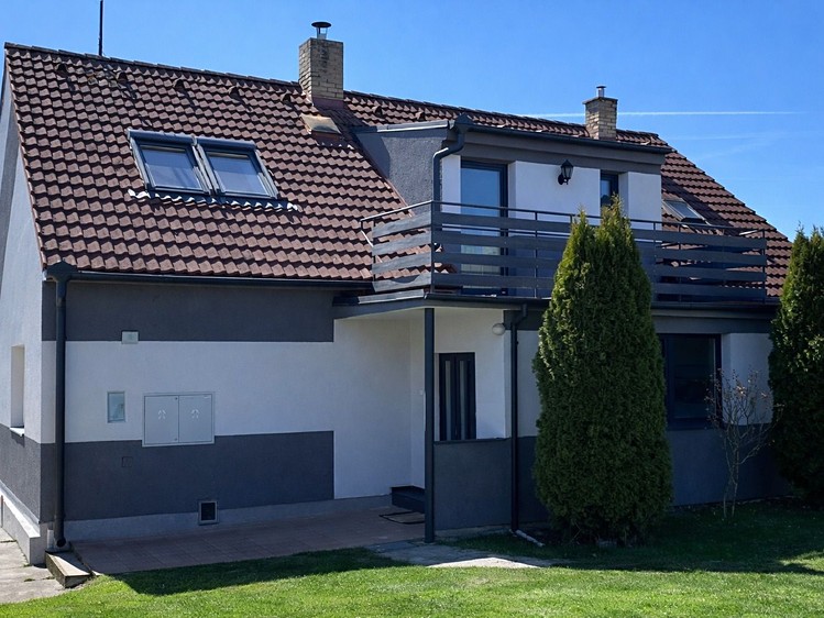 Prodej rodinného domu 330 m², pozemek 1 286 m² - foto 1