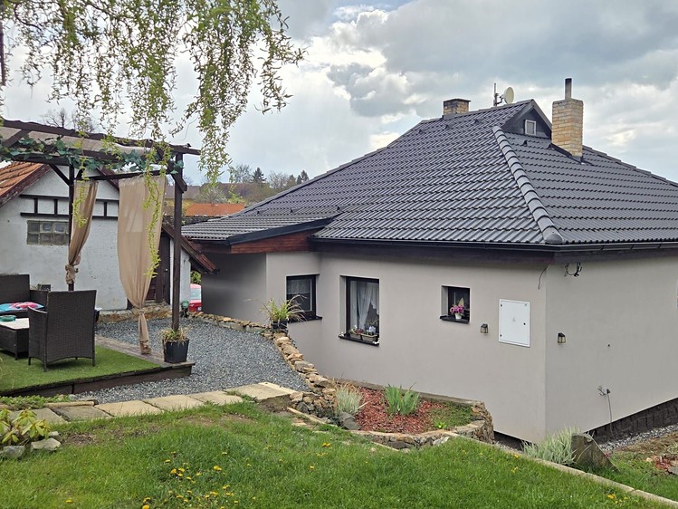 Prodej rodinného domu 180 m², pozemek 844 m² - foto 1