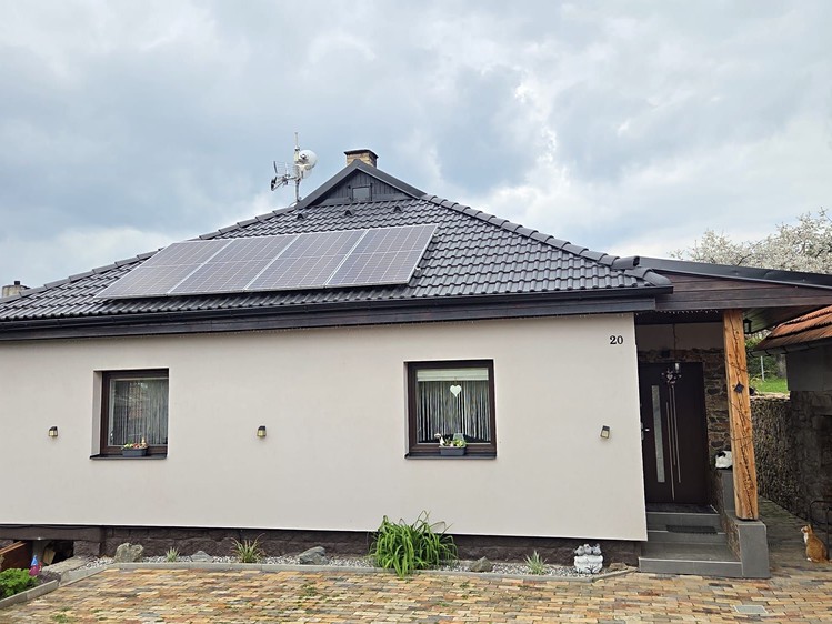 Prodej rodinného domu 180 m², pozemek 844 m² - foto 2