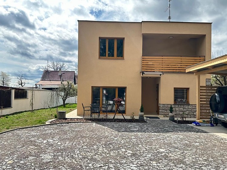 Prodej rodinného domu 220 m², pozemek 1 040 m² - foto 2