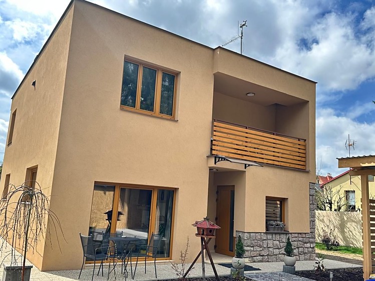Prodej rodinného domu 220 m², pozemek 1 040 m² - foto 1