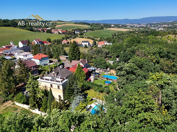 Prodej  rodinného domu 254 m², pozemek 1 019 m² - foto 3