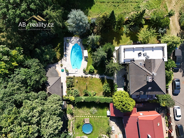Prodej  rodinného domu 254 m², pozemek 1 019 m² - foto 4