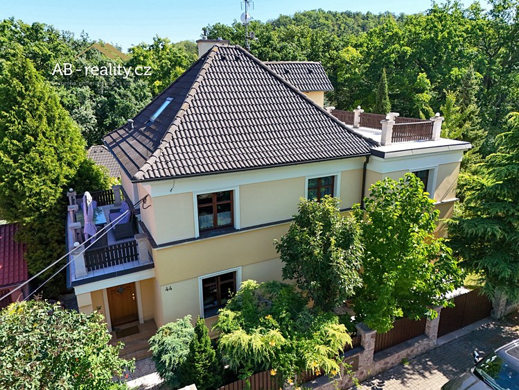 Prodej  rodinného domu 254 m², pozemek 1 019 m² - foto 5