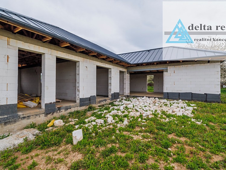 Prodej  rodinného domu 221 m², pozemek 910 m² - foto 7