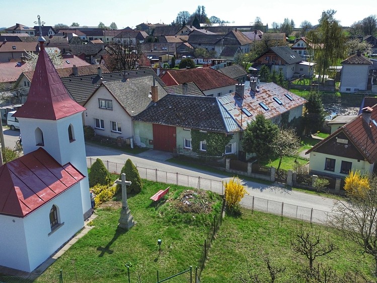 Prodej rodinného domu 169 m², pozemek 348 m² - foto 2