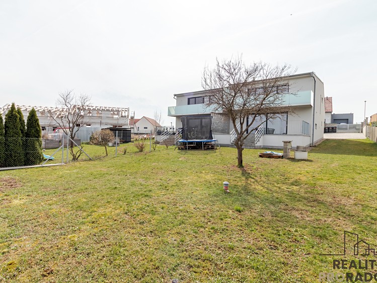 Prodej rodinného domu 191 m², pozemek 938 m² - foto 5