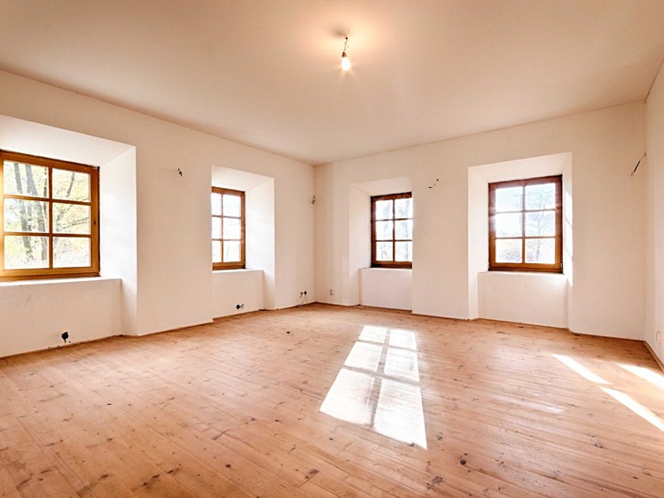 Prodej  rodinného domu 520 m², pozemek 2 024 m² - foto 6