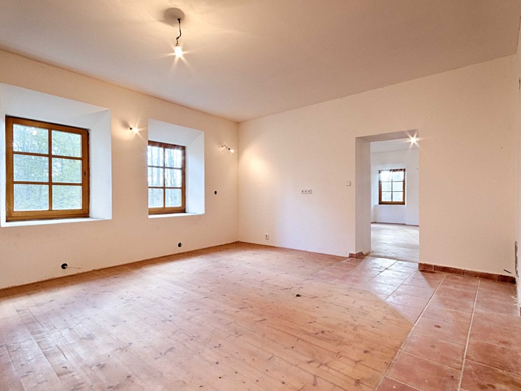 Prodej  rodinného domu 520 m², pozemek 2 024 m² - foto 8