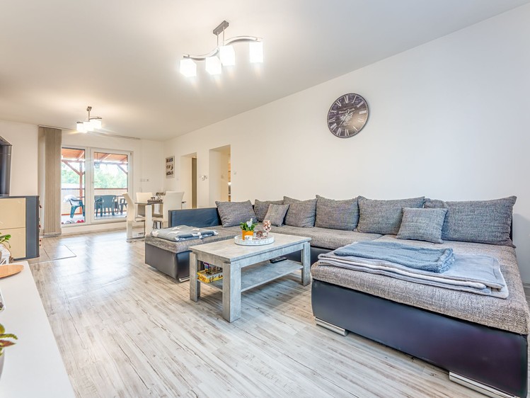 Prodej rodinného domu 230 m², pozemek 1 249 m² - foto 1
