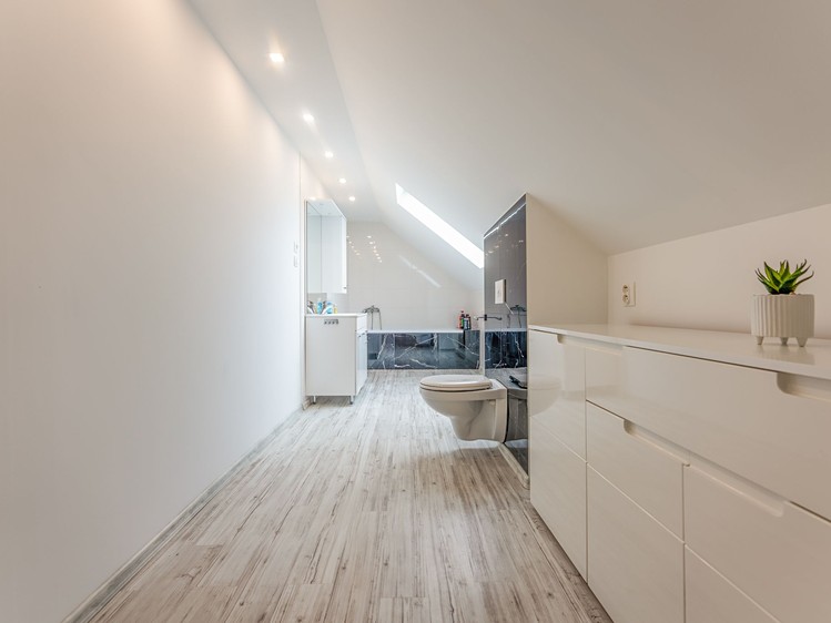 Prodej rodinného domu 230 m², pozemek 1 249 m² - foto 2