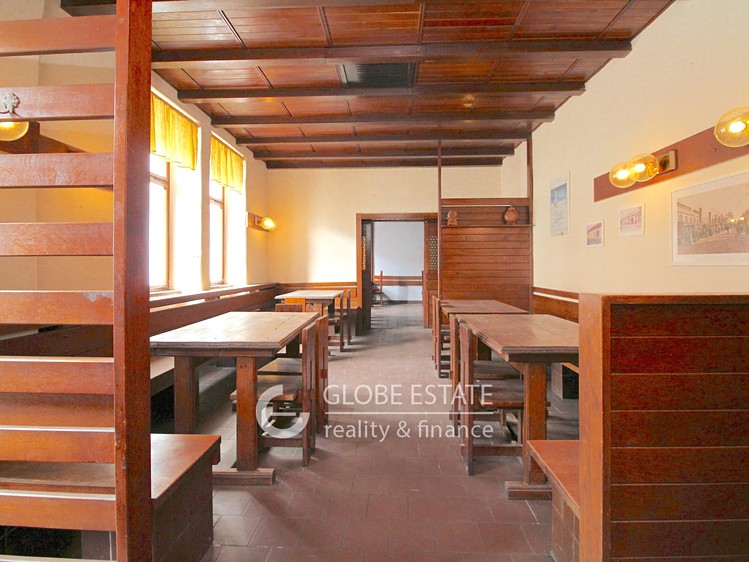 Prodej rodinného domu 450 m², pozemek 1 972 m² - foto 4
