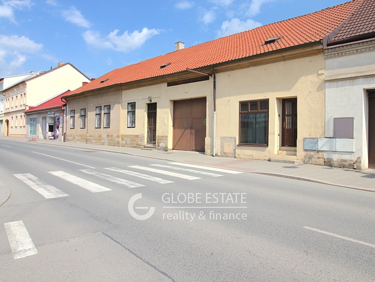Prodej rodinného domu 450 m², pozemek 1 972 m² - foto 1