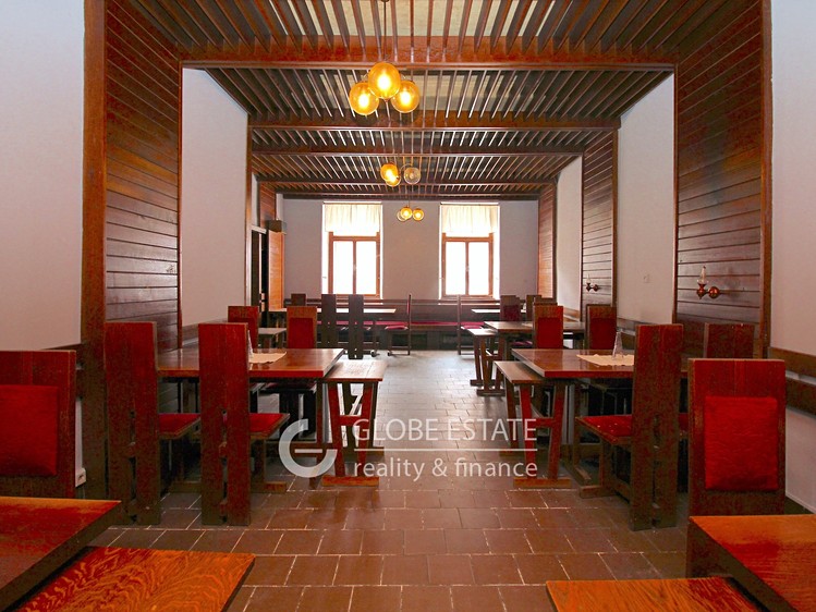 Prodej rodinného domu 450 m², pozemek 1 972 m² - foto 5