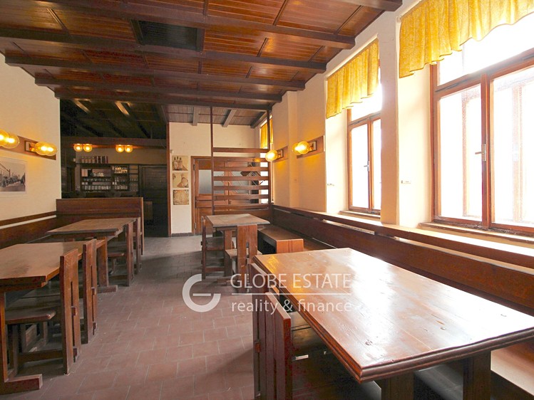 Prodej rodinného domu 450 m², pozemek 1 972 m² - foto 7
