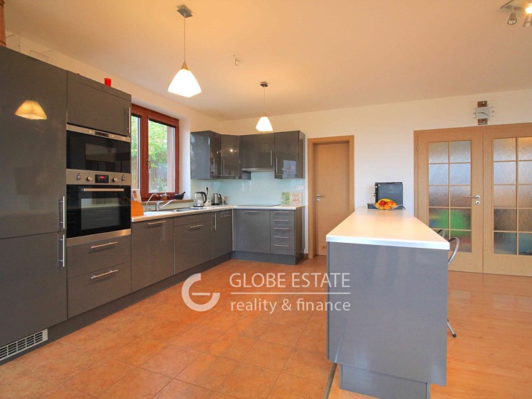 Prodej rodinného domu 220 m², pozemek 546 m² - foto 4