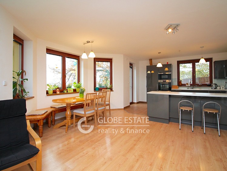 Prodej rodinného domu 220 m², pozemek 546 m² - foto 3
