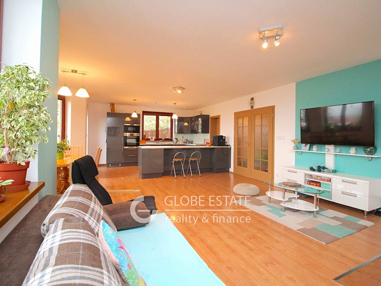 Prodej rodinného domu 220 m², pozemek 546 m² - foto 2